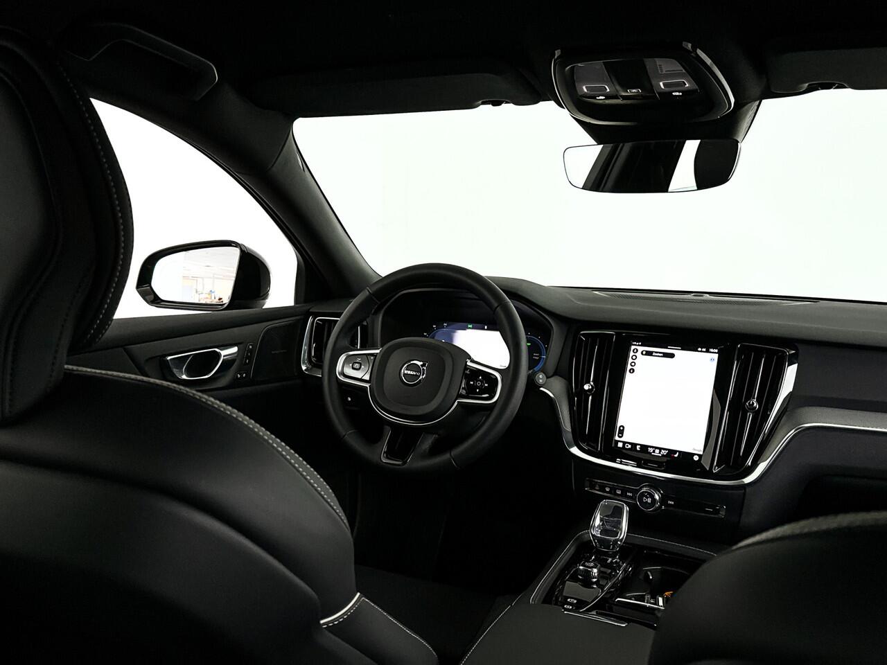 Volvo V60 T6 Plug-in hybrid AWD Plus Dark | 360° camera | Harman Kardon | Stoel- en Stuurverwarming | Trekhaak