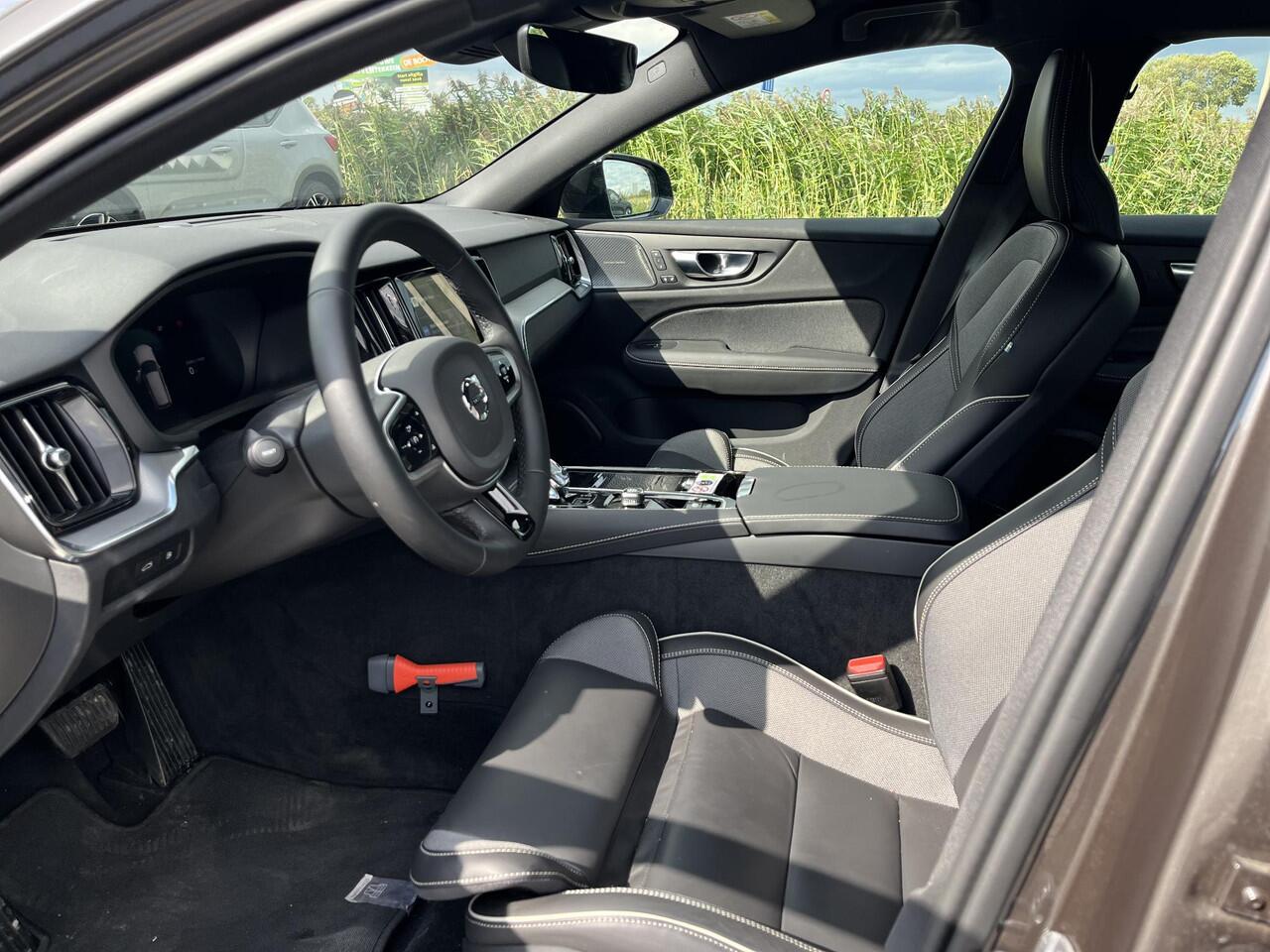 Volvo V60 T6 Plug-in hybrid AWD Plus Dark | 360 Camera | Memoryseats | Trekhaak |