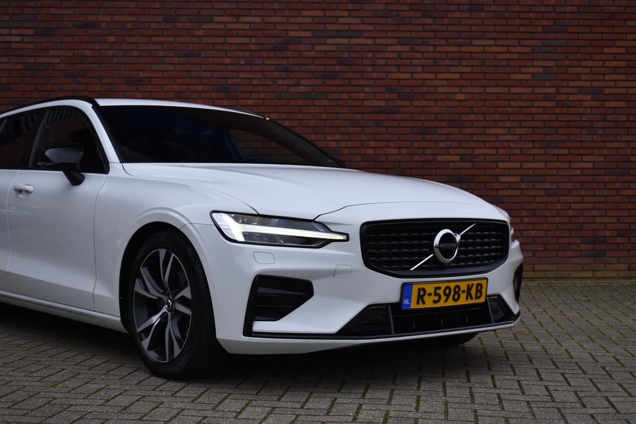 Volvo V60 B4 211PK Plus Dark | Trekhaak | Sportstoelen |