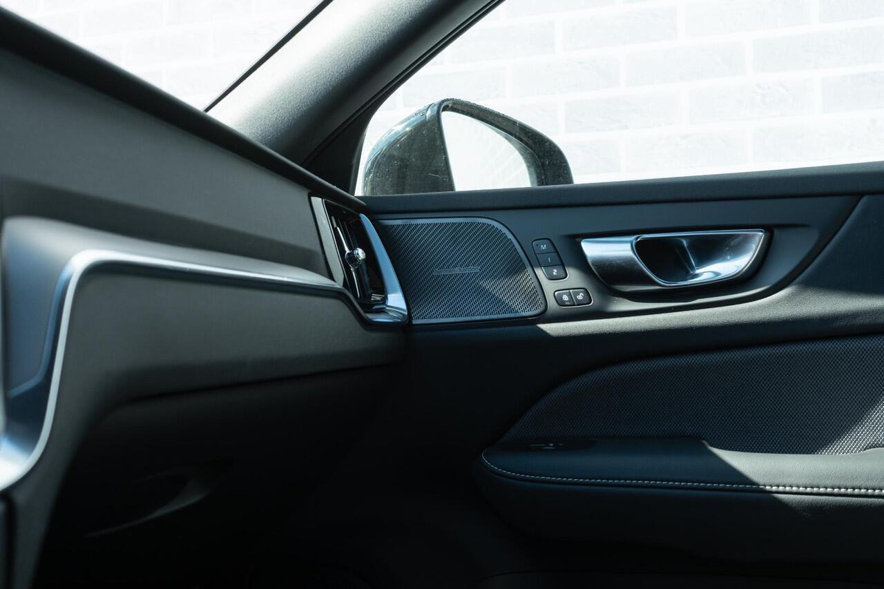 Volvo V60 T6 Plug-in hybrid AWD Plus Dark Aut | Trekhaak 2000 kg | Adaptieve Cruise Control | Harman Kardon | BLIS| 360° camera | Stoelverw. V+A