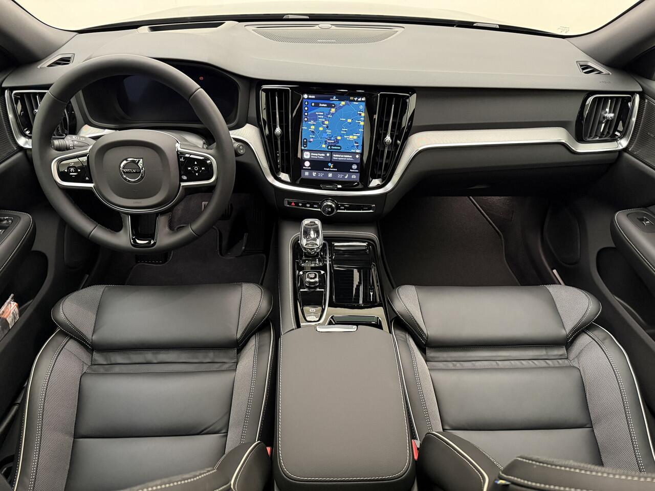 Volvo V60 T6 350pk AWD Plus Dark / Panoramisch dak / Head-up display / Keyless / 360Camera / H&K Audio / Sportstoelen.