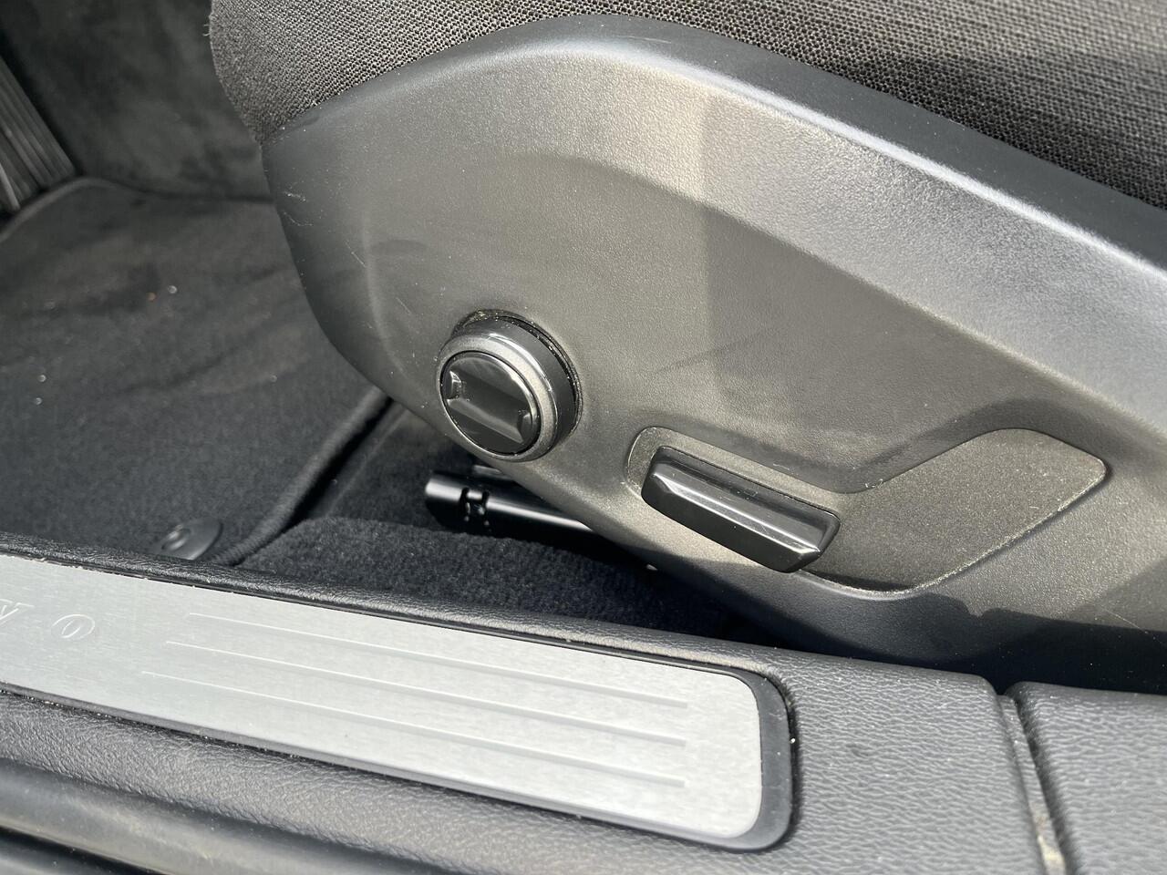 Volvo V60 B4 Momentum Business | Getinte Ramen | Stoelverwarming | 18 inch | Trekhaak |