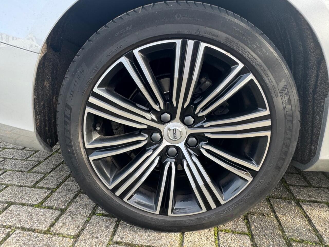 Volvo V60 2.0 B3 Autom. Inscription + Camera. + Leder + 18 inch Lmv - Full options 2022!