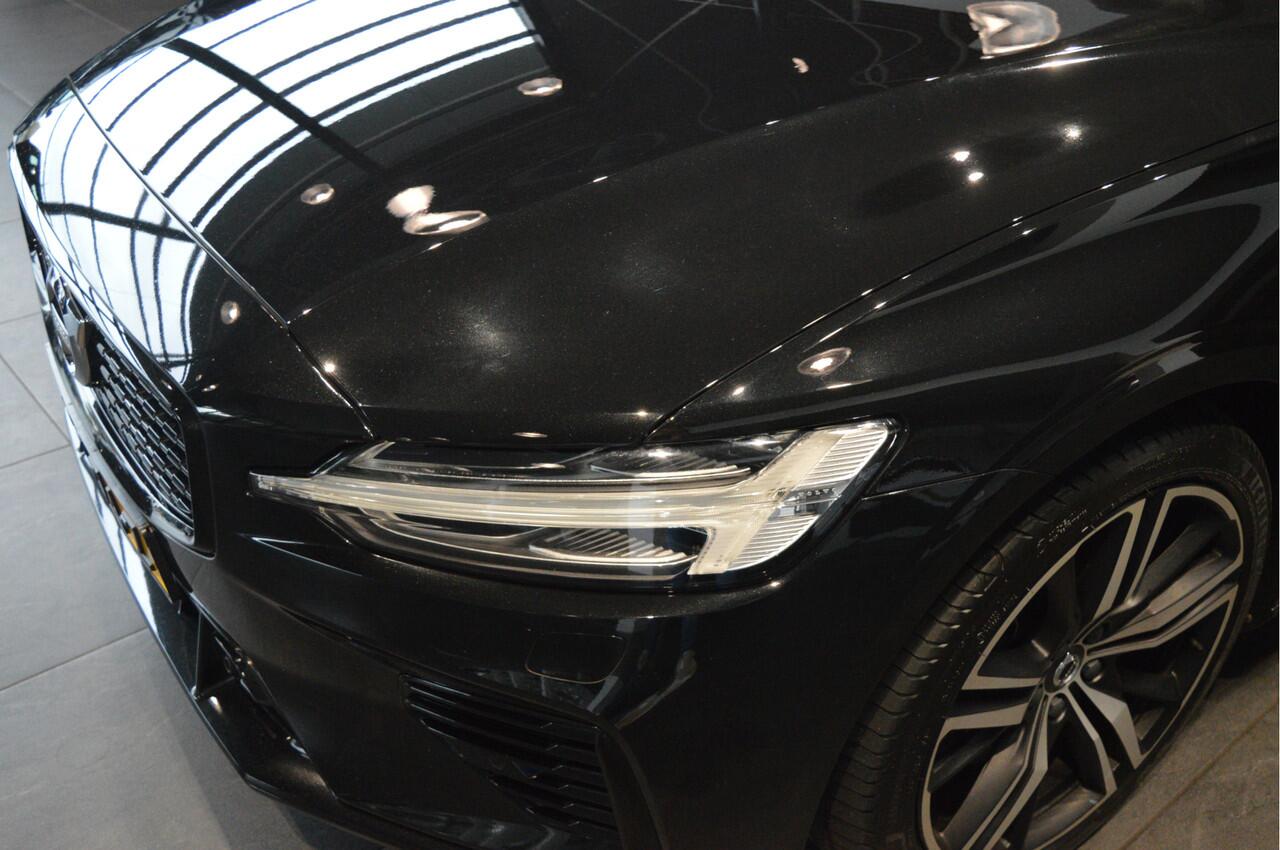 Volvo V60 2.0 T8 Plug-in hybrid AWD Plus Dark harman kardon 19 inch !!