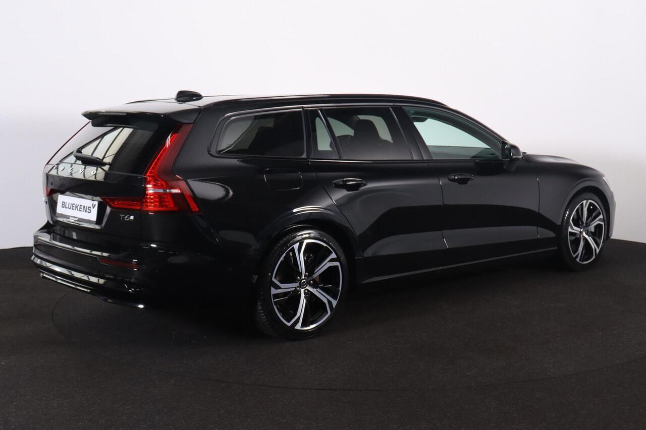 Volvo V60 T6 Recharge AWD Plus Dark - IntelliSafe Assist & Surround - 360º Camera - Harman/Kardon audio - Adaptieve LED koplampen - Verwarmde voorstoelen, stuur & achterbank - Parkeersensoren voor & achter - Elektr. bedienb. voorstoelen met geheugen - Extra getint 
