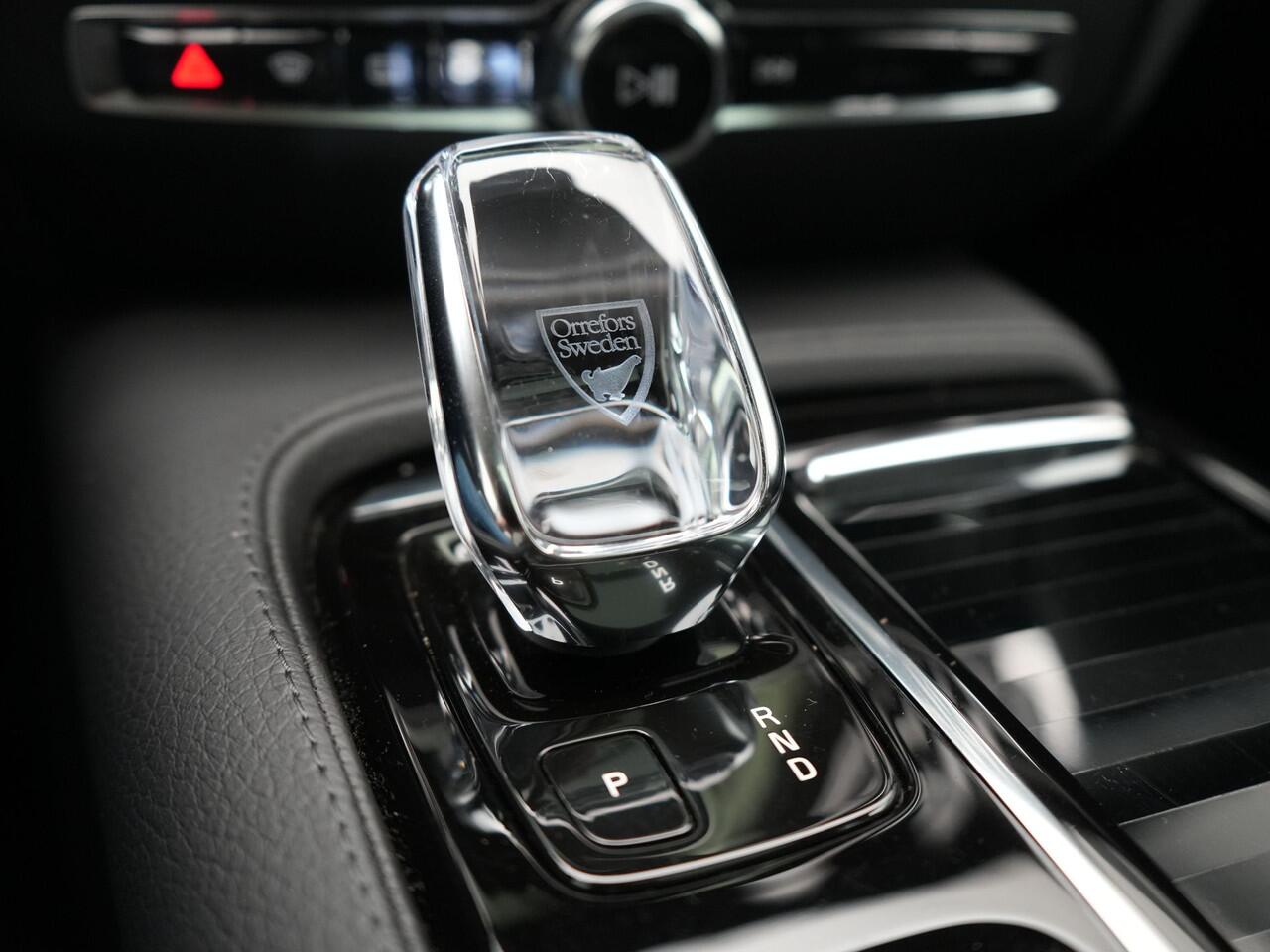 Volvo V60 T6 Recharge AWD Inscription Plug In Hybrid 33.000 KM !! Dealer O.H. PHEV | Panodak | Adaptive Cruise | Lederen Sportstoelen Memory | Trekhaak af Fabriek | Harman Kardon | Navigatie | Apple Carplay | Acam | L.M. 19" | Stoel & Stuurverwarming | DAB | Virtua