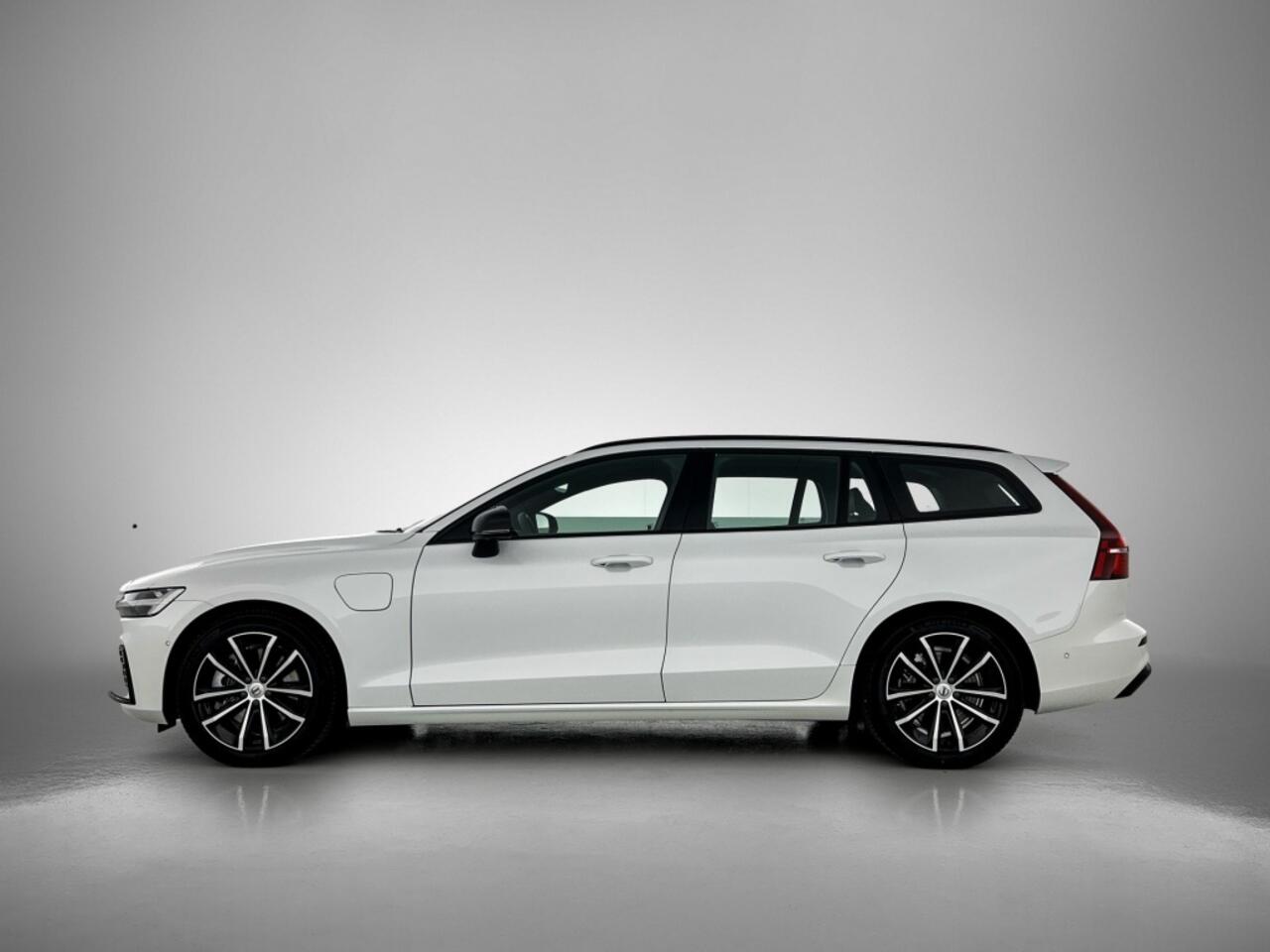 Volvo V60 2.0 T6 Plus Dark | Trekhaak | Sport Leder | 360* | Blis | Pilot