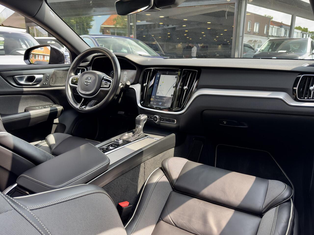 Volvo V60 2.0 T5 AUT8 R-DESIGN 251PK PANODAK LEDER NAVI CAMERA APPLE-CARPLY LED LMV PDC