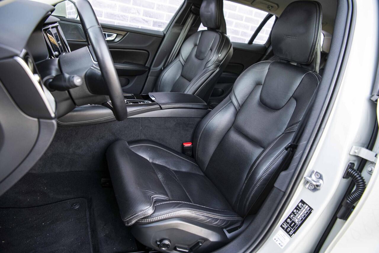 Volvo V60 2.0 T8 Twin Engine AWD Inscription | Adaptieve Cruise Control | Harman Kardon Audio | Parkeercamera | Trekhaak | Dodehoek Detectie | Stoel-/Voorruitverwarming | Nappa Lederen Bekleding + Stoelventilatie en massage |