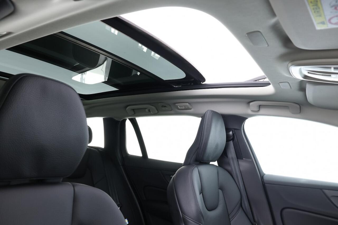 Volvo V60 2.0 T6 Plug-in hybrid AWD Ultra Dark | PANORAMADAK ? 1e Eigenaar