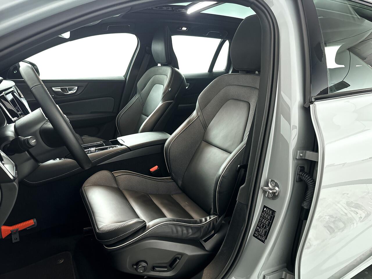 Volvo V60 T6 Plug-in hybrid AWD Plus Dark | Panoramadak | Harman Kardon | 360° camera | Trekhaak | Stoel- stuurverwarming