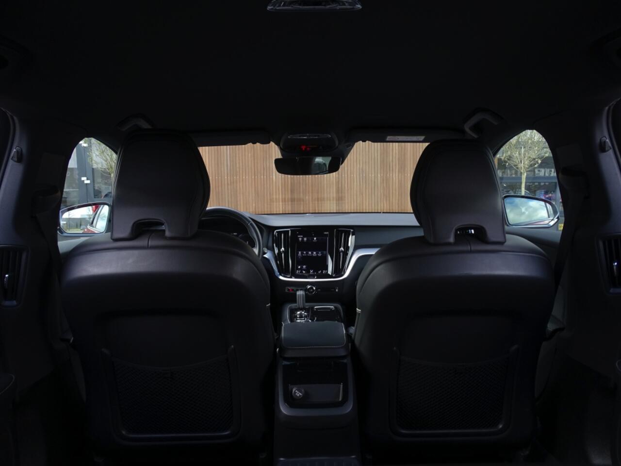 Volvo V60 T8 390PK Twin Engine / AWD / R Design / LED