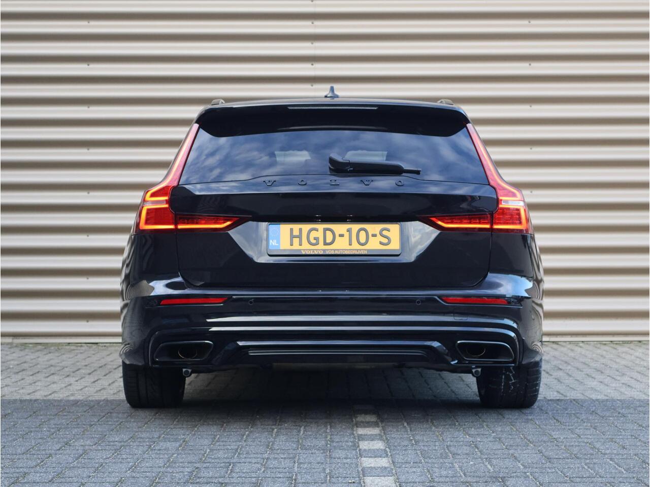 Volvo V60 T6 Plug-in hybrid AWD Ultra Dark | 20" Polestar sportvelgen | Heico uitlaat | Heico verlaagd | Bowers & Wilkins