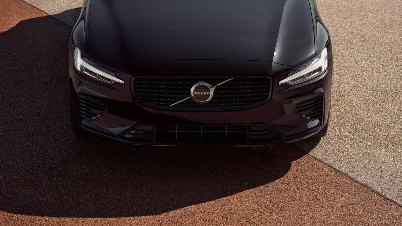 Volvo V60 T8 Plug-in hybrid AWD Ultra Perf. Ed. Dark | Dec. 2025 Leverbaar | Bowers & Wilkins Premium Sound | Massage | 360 Graden Camera | Stoelventilatie | Panoramisch Schuif-/Kanteldak | Adaptieve Cruise Control | BLIS | Keyless | Polestar Performance |