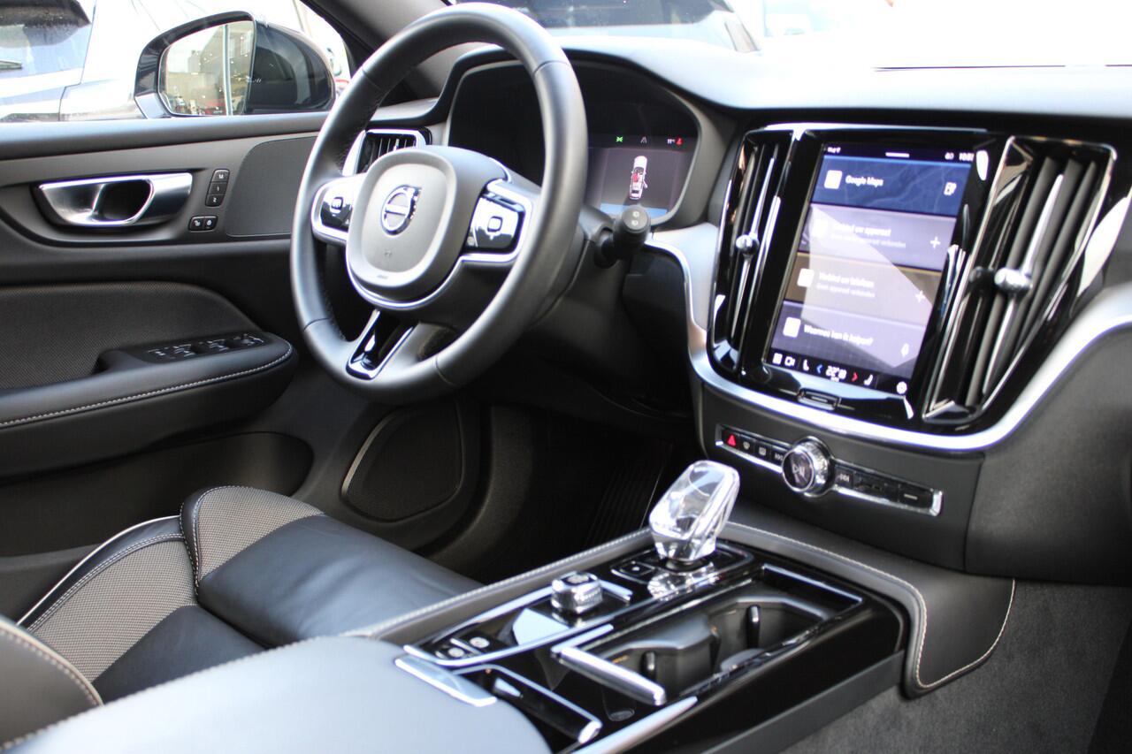 Volvo V60 2.0 T6 Plug-in hybrid AWD Plus Dark Trekhaak Actie | Camera | Elektrische achterklep | Leder | Memory