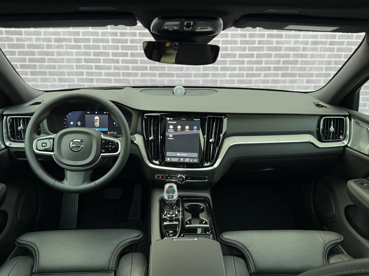 Volvo V60 2.0 T8 Plug-in hybrid AWD Ultra Dark | Bowers & Wilkins | Zwarte hemel | Massage | Stoel ventilatie + Verwarming | Panorama Schuifdak | HUD | Adaptieve Cruise | BLIS | 360° Camera |