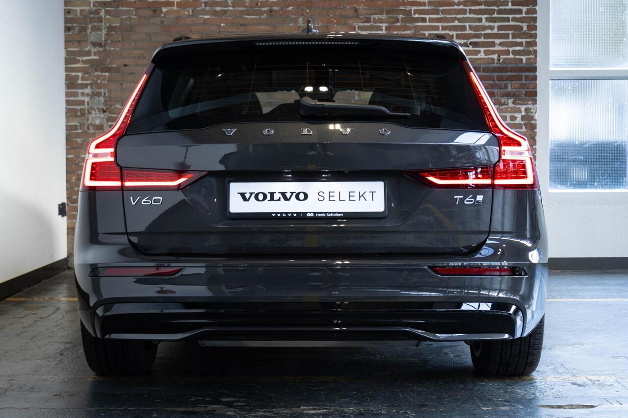 Volvo V60 T6 Plug-in hybrid AWD Plus Dark | Panoramadak | Trekhaak semi elektrisch | Verwarmbare Voorstoelen (met geheugen) en Achterbank | Premium Audio by Harman Kardon | Verwarmbare Voorruit en stuurwiel | 360 graden Camera