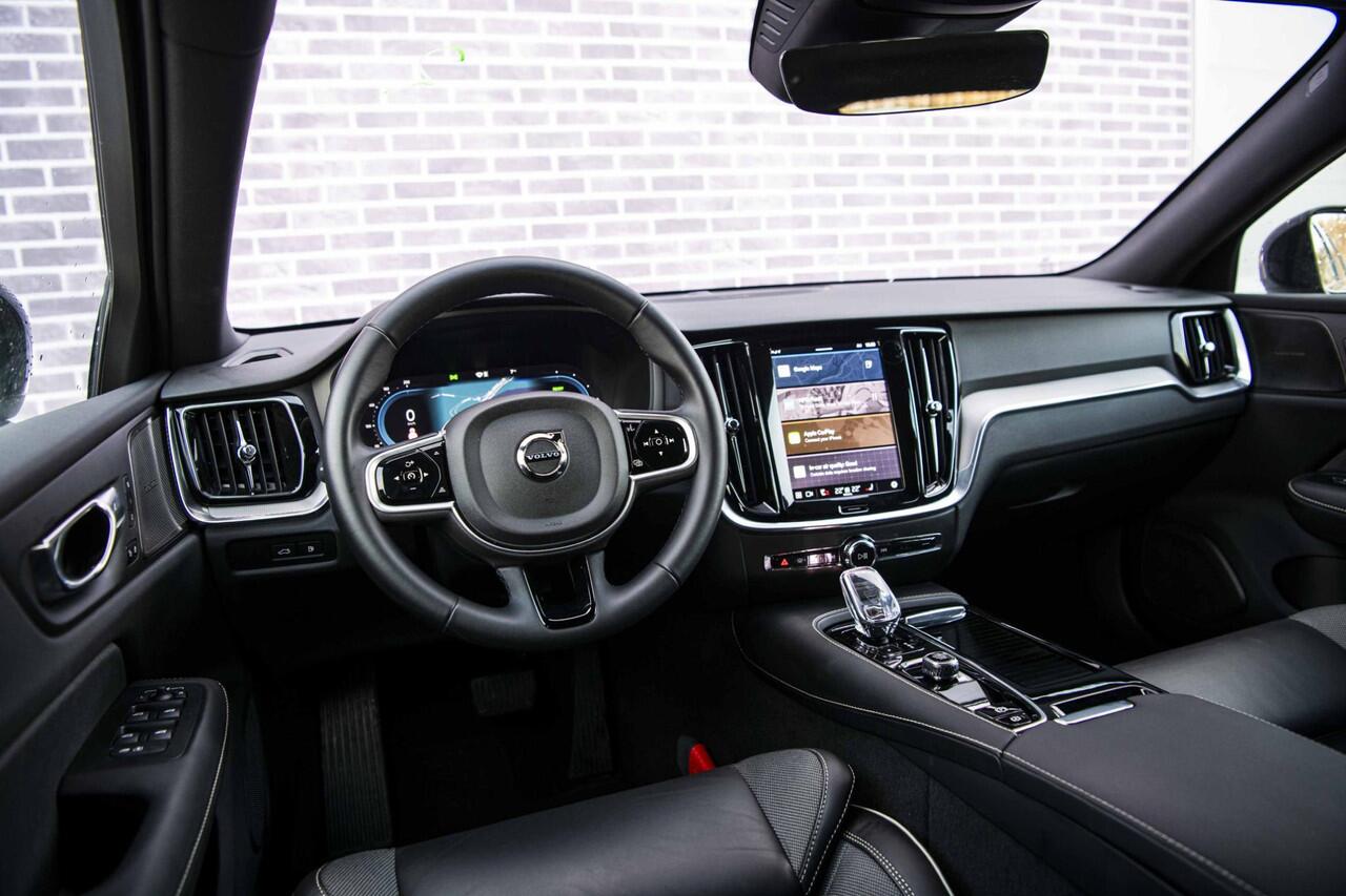 Volvo V60 2.0 T6 Plug-in hybrid AWD Plus Dark | Trekhaak | 360 Camera | Harman Kardon audio | Stoel- en stuurwielverwarming | Adaptive cruise control | Dode hoek detectie BLIS |