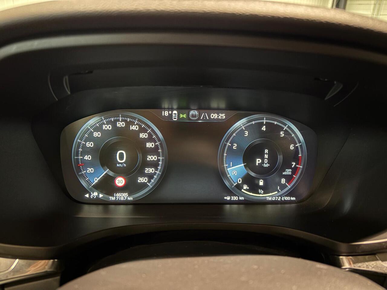 Volvo V60 B3 Aut. Momentum ACC Trekhaak Parkeercamera 164pk