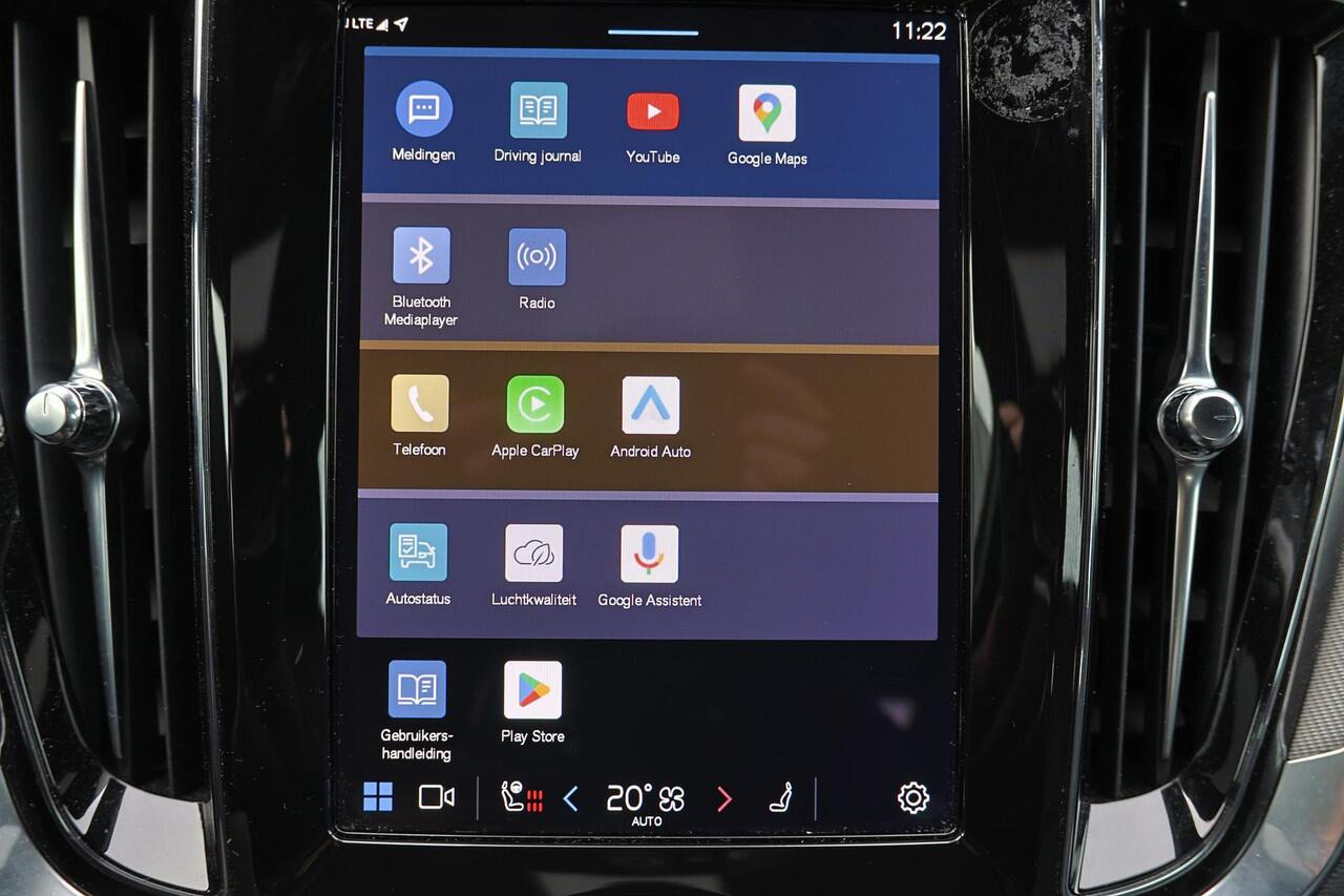 Volvo V60 T6 Recharge AWD Plus Dark - Intellisafe Assist & Suround - 360° Camera - Harman/Kardon Audio - Verwarmbare voorstoelen, stuur & achterbank - Parkeersensoren voor & achter - Elektrisch verstelbare voorstoelen - Trekhaak wegklapbaar - Verwarmbare voorruit