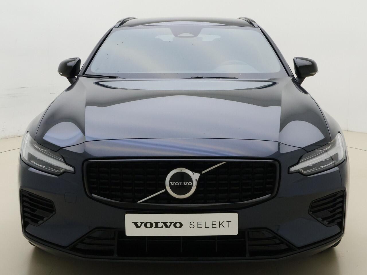Volvo V60 T6 350pk AWD Plus Dark / Sportleder / Stoel + Stuurw. Verwarming / 19'' / Getint glas / Elektr. Stoelen / Elektr. Achterklep / PDC + Camera /