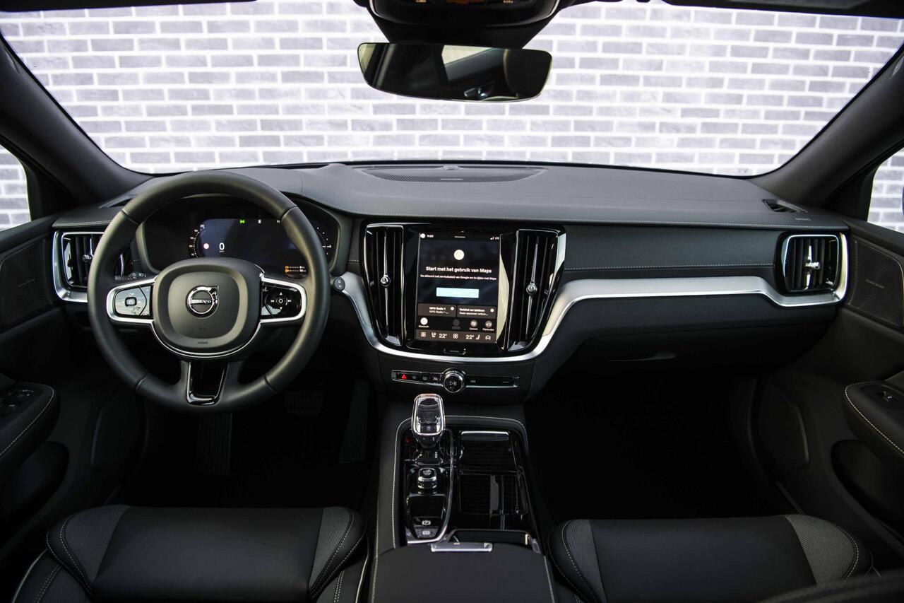 Volvo V60 2.0 T8 Plug-in hybrid AWD Ultra Dark Performance Edition | Polestar Tuning | Black Pack | Panoramadak | 360 Camera | Head Up Display | Lighting Pack |