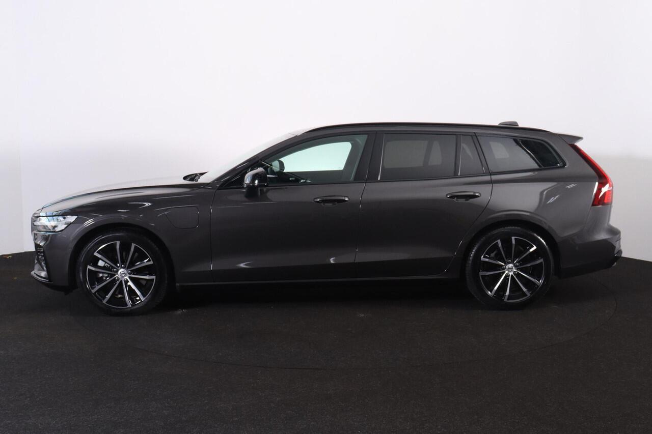 Volvo V60 T6 Recharge AWD Plus Dark - IntelliSafe Assist & Surround - 360º Camera - Harman/Kardon audio - Adaptieve LED koplampen - Verwarmde voorstoelen, stuur & achterbank - Parkeersensoren voor & achter - Elektr. bedienb. voorstoelen met geheugen - Extra getint 