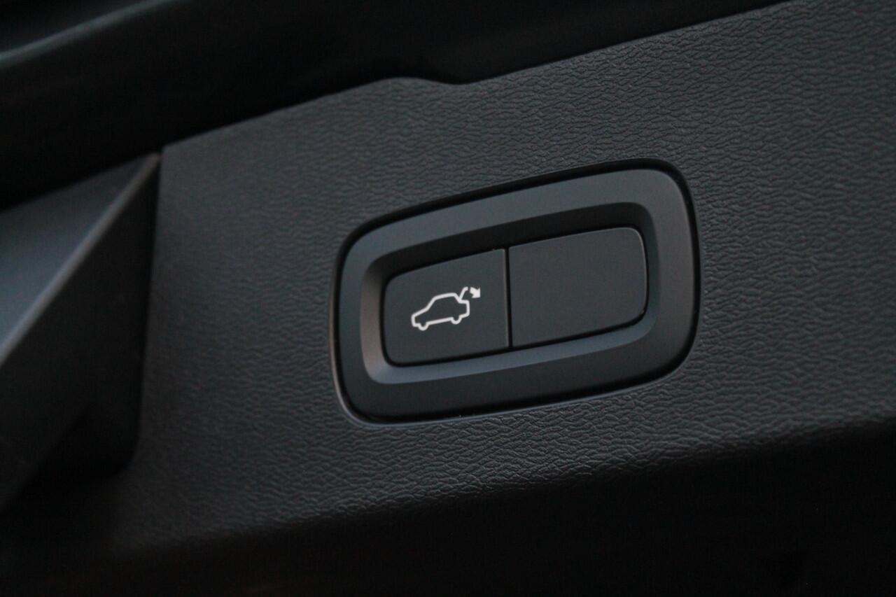 Volvo V60 2.0 T6 Twin Engine AWD Inscription | LED | Carplay | CC