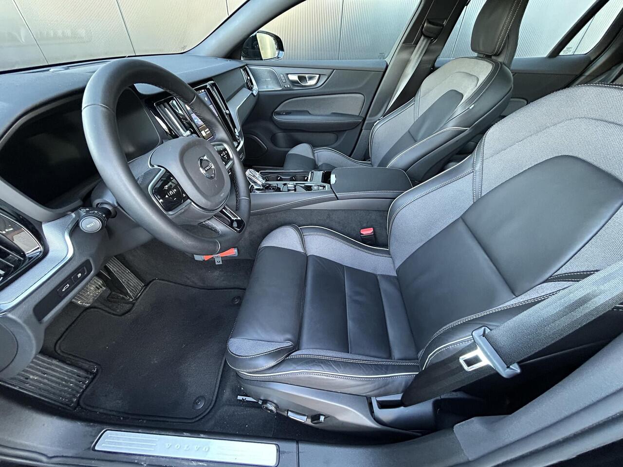 Volvo V60 2.0 T6 Plug-in hybrid AWD Plus Dark Adaptieve cruise control / BLIS / 360 camera / elektr. verst. Contourstoelen / stuur-,stoel-, voorruit verw. / Harman Kardon audio / Trekhaak / Keyless drive / All season banden