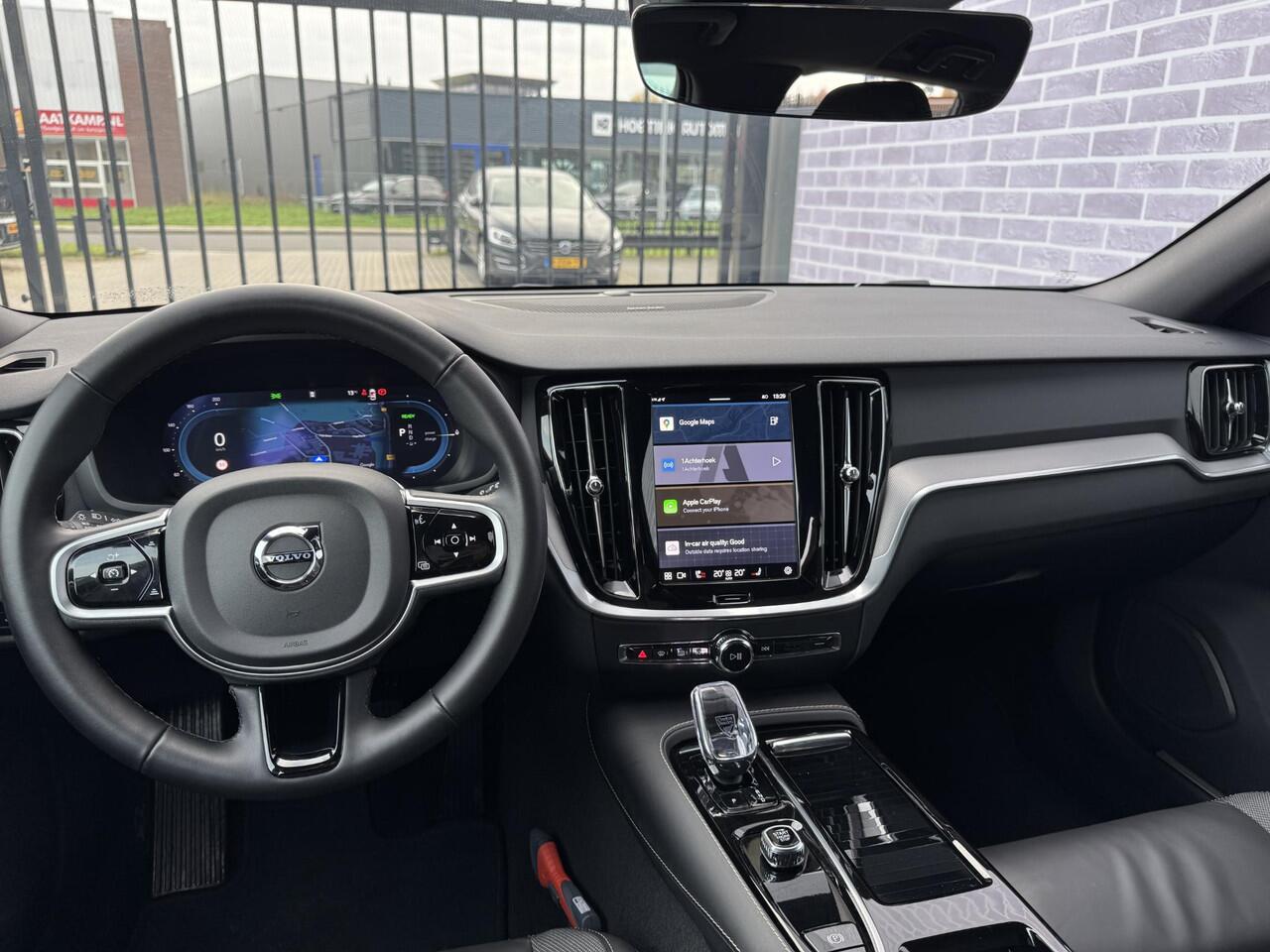 Volvo V60 2.0 T6 Plug-in hybrid AWD Plus Dark | Sportstoelen | Trekhaak | Harman Kardon Audio | 360 Camera | Elektrisch Verstelbare Voorstoelen | Adaptive Cruise Control | Keyless