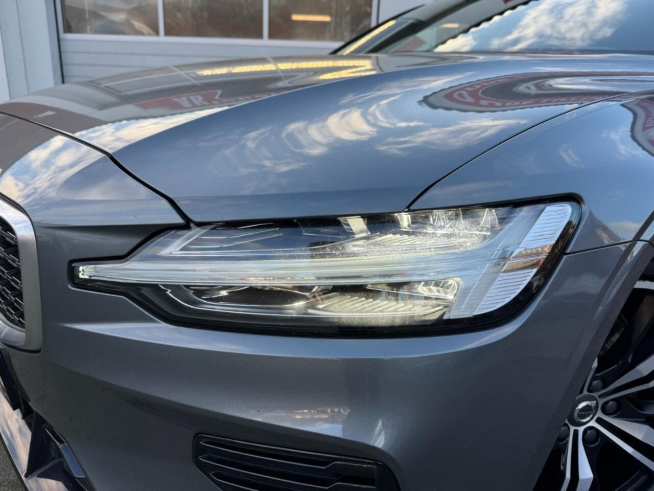 Volvo V60 2.0 T8 Twin-Engine AWD R-Design Camera Harman/Kardon Leder Memory Pilot Assist Trekhaak