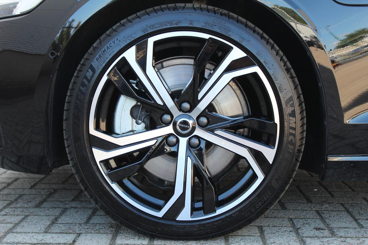 Volvo V60 2.0 T6 Plug-in hybrid AWD Plus Dark | Panoramadak | Trekhaak | BLIS | H/K | 360 Camera