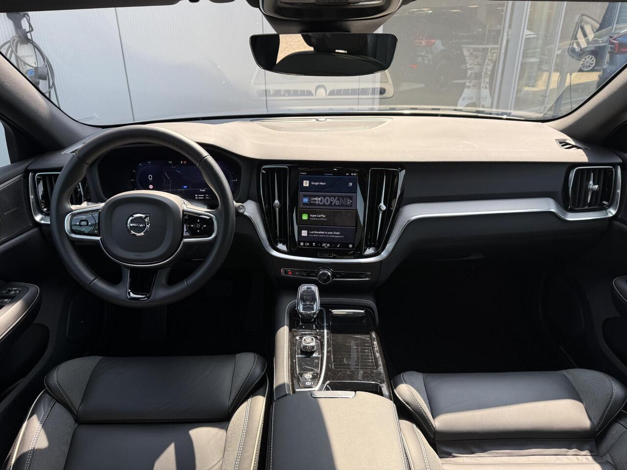 Volvo V60 T6 Automaat Recharge Plus Dark | Panoramadak met schuif-/kantelfunctie | Trekhaak | Premium audio by Harman Kardon | 360 Graden Camera | Verwarmde Voorstoelen En Achterbank | Verwarmbare Voorruit