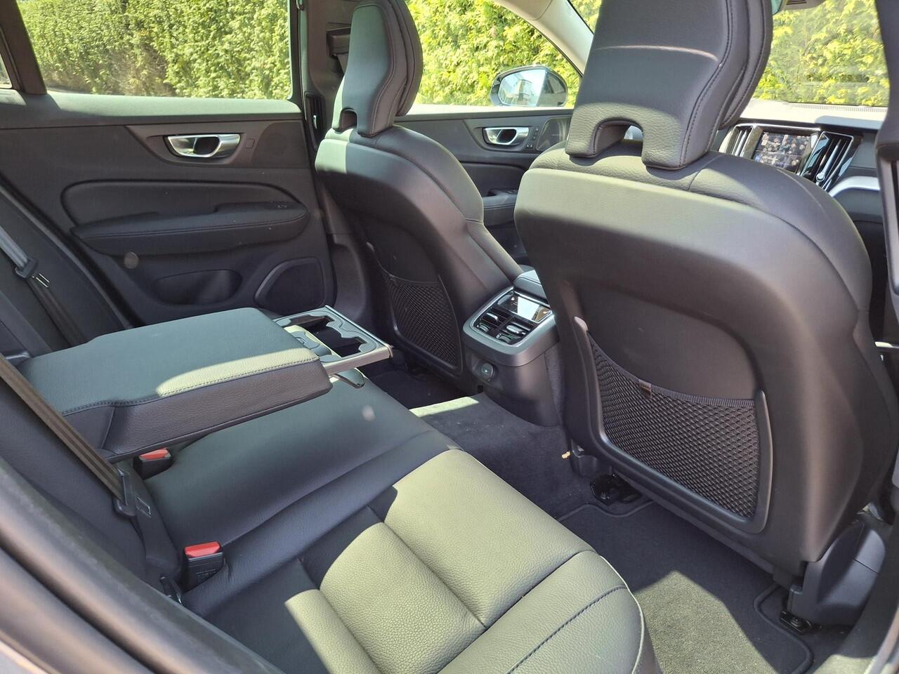 Volvo V60 B3 Ultimate Dark | H&K Audio | Pilot assist | Demo | Vraag naar de actuele tellerstand