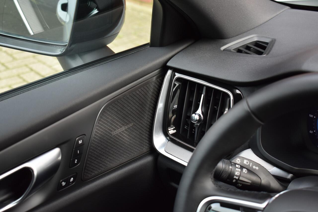 Volvo V60 T6 350PK Plug-in hybrid AWD Plus Dark | Trekhaak | 360 Camera | Harman/Kardon |