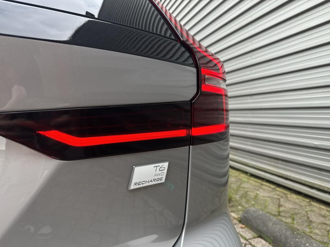 Volvo V60 T6 Plug-in hybrid AWD Ultra Dark / Custom made Black Sheep uitvoering / Exterior Styling Kit / 19" Glossy Black /