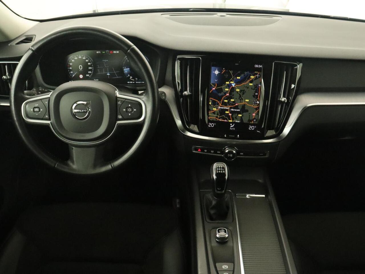 Volvo V60 2.0 D4 Momentum | Carplay | Half leder | Navigatie | Full LED | Digital Cockpit | Parkeerverwarming | Climate control | Parkeerhulp | Cruise control