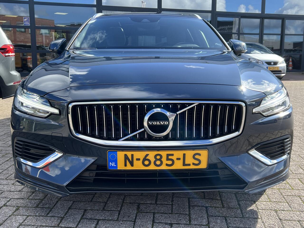 Volvo V60 2.0 T6 Recharge 340 pk AWD Inscription Trekhaak Panodak Pilot Assist ACC Tailored Wool Bekleding Exterior Styling Kit Elec. Stoelen Camera PDC Harman Kardon Contourstoelen Plug in Hybride NL Auto 1e Eigenaar