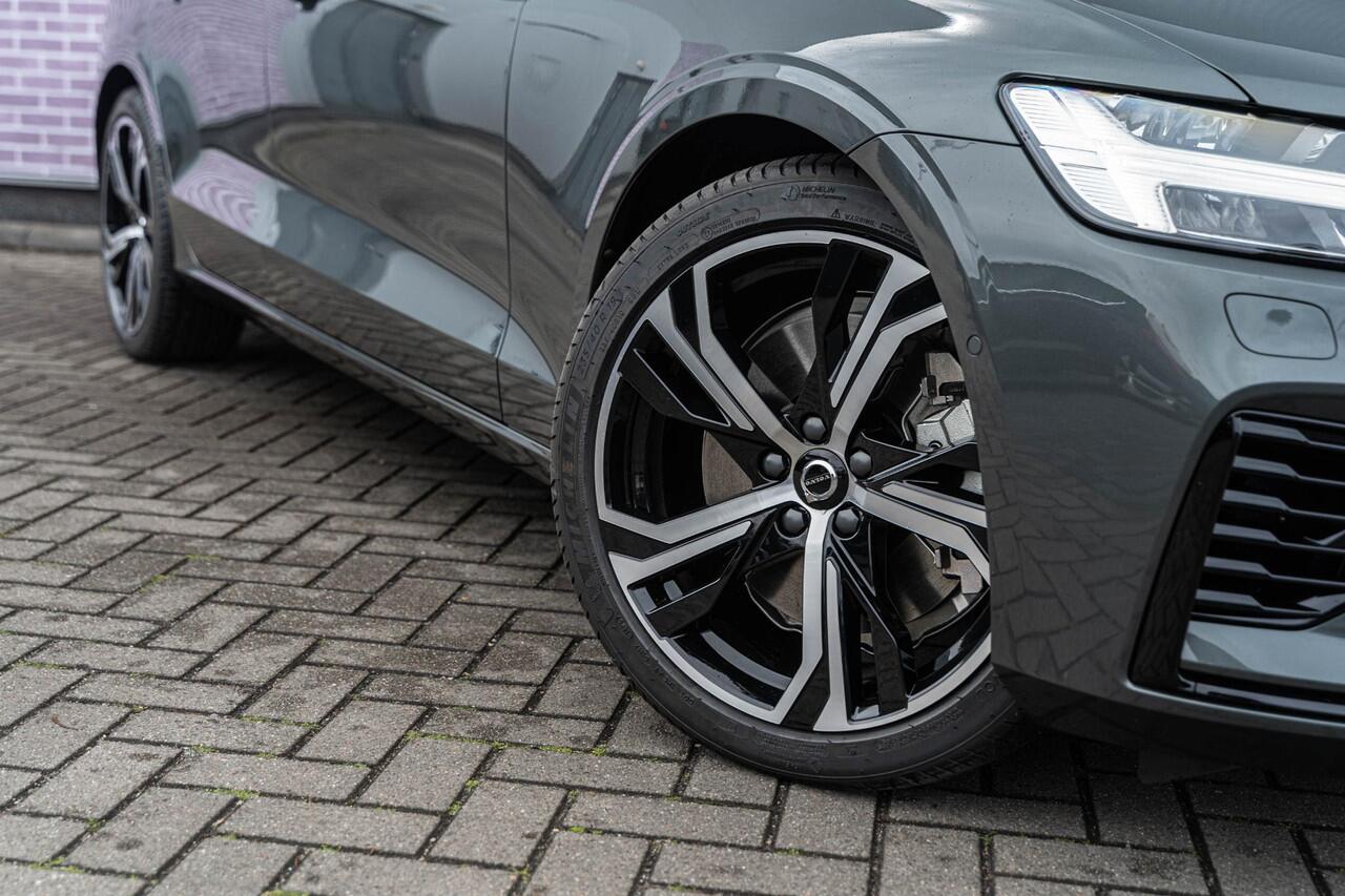 Volvo V60 T6 Plug-in hybrid AWD Ultra Dark | Google | Longe Range | Schuif-/Kanteldak | Lederen Bekleding | Head-Up Display | Getint Glas | Sportstoelen | Harman Kardon Audio | Memory | 19" LM
