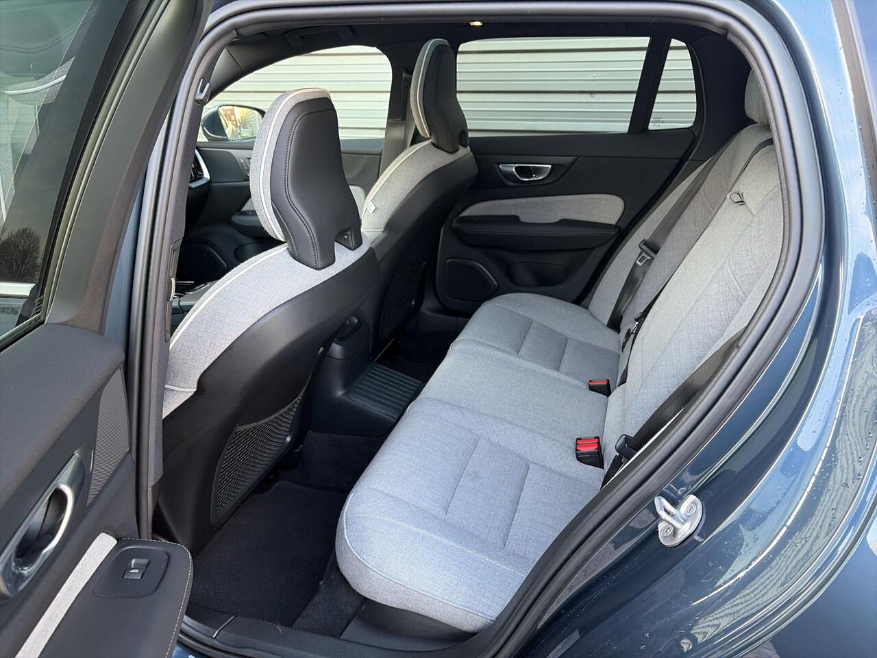 Volvo V60 T6 350PK Automaat Recharge AWD Plus Bright | ACC | Panoramadak | 360 camera | Stuurverwarming | 19"LMV | Elektr. stoel