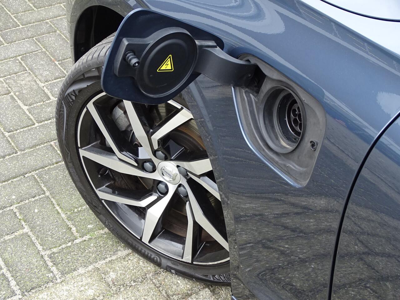 Volvo V60 2.0 T8 Twin Engine AWD Inscription | Trekhaak | Stuurverwarming