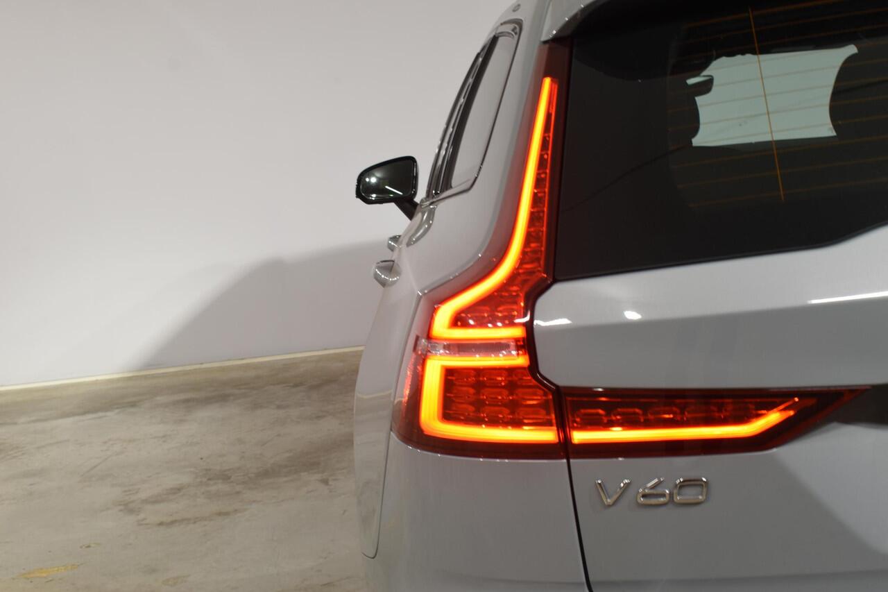 Volvo V60 T6 350PK Automaat Plug-in hybrid AWD Plus Dark / Panoramadak / Harman Kardon / 360 camera / Climate pack / Intellisafe / Trekhaak