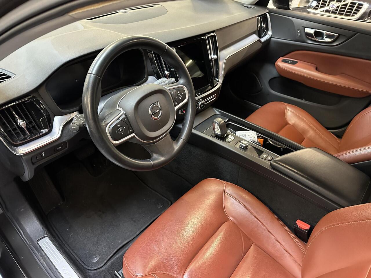 Volvo V60 2.0 B3 Momentum Advantage IntelliSafe Assist/leer/trekhaak/garantie