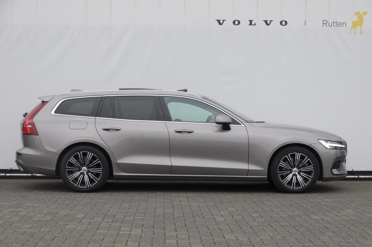 Volvo V60 T6 340PK Automaat Recharge AWD Inscription / Panoramadak / BLIS / Parkeersensoren met camera / Elektrische achterklep / Stoel - en stuurwielverwarming / Getint glas / Adaptieve cruise control