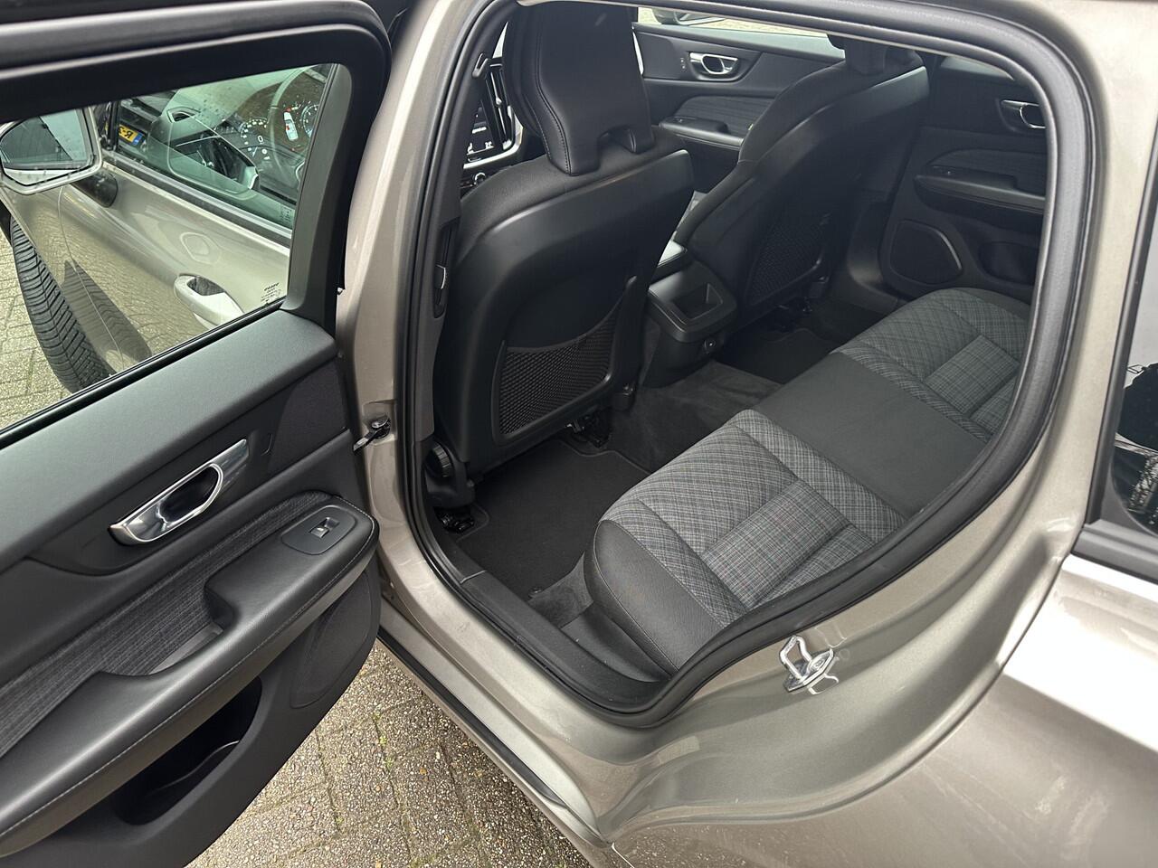 Volvo V60 2.0 B3 Momentum | Trekhaak | Navigatie