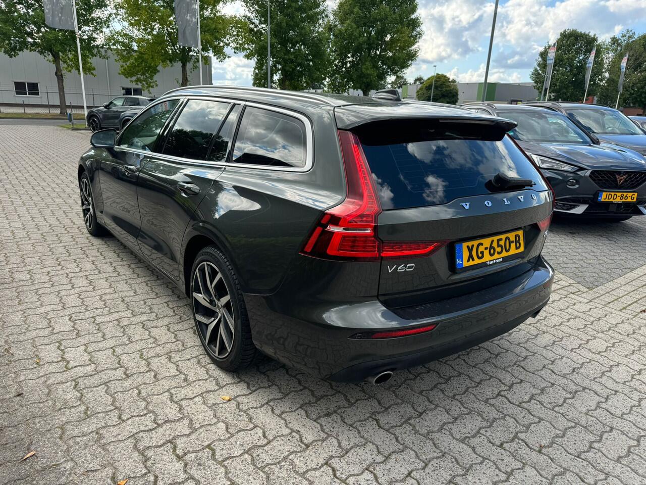 Volvo V60 2.0 T5 Momentum virtual cockpit, leer, navi