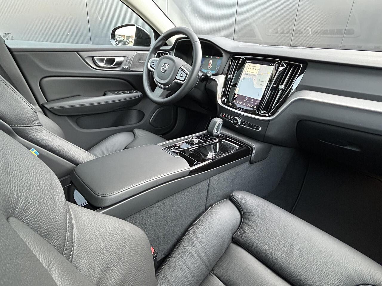 Volvo V60 2.0 T8 Plug-in hybrid AWD Plus Dark 360 camera/ Polestar tuning/ schuifdak/ head up display/ climate line/ 19 inch