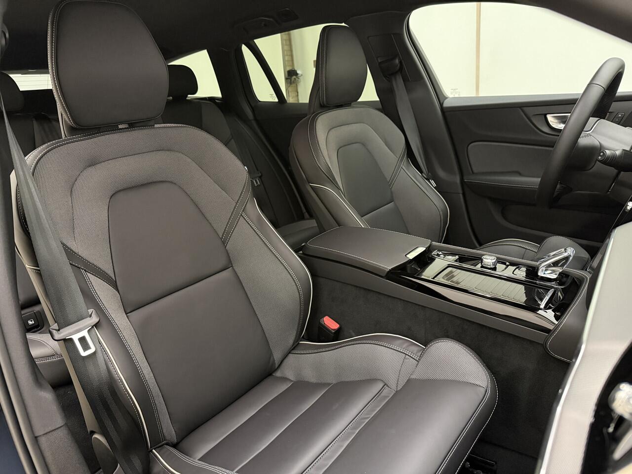 Volvo V60 T6 350pk AWD Plus Dark / Sportleder / Stoel + Stuurw. Verwarming / 19'' / Getint glas / Elektr. Stoelen / Elektr. Achterklep / PDC + Camera /