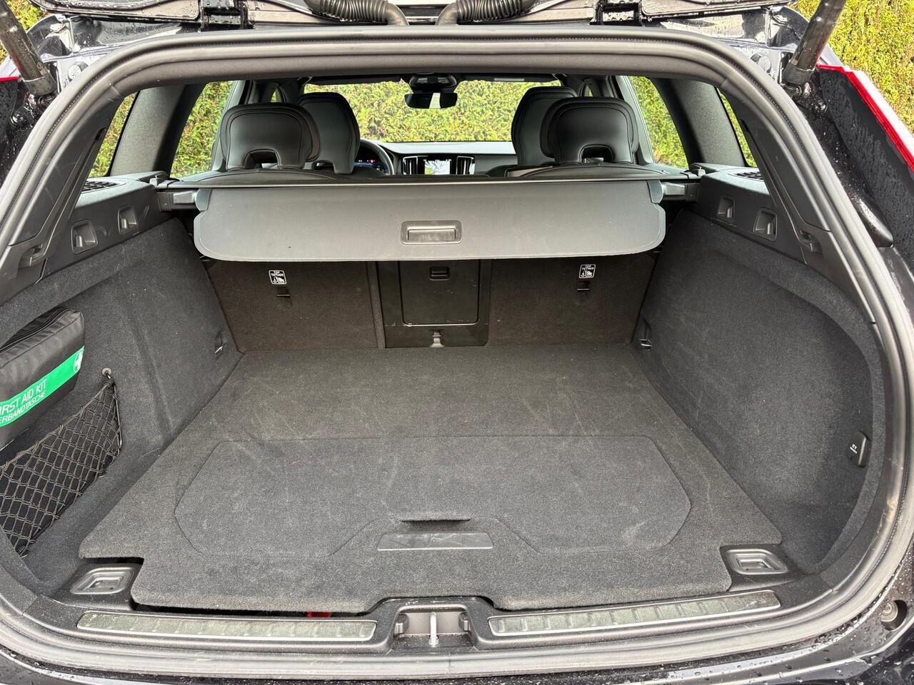 Volvo V60 2.0 T6 Plug-in hybrid AWD Plus Dark