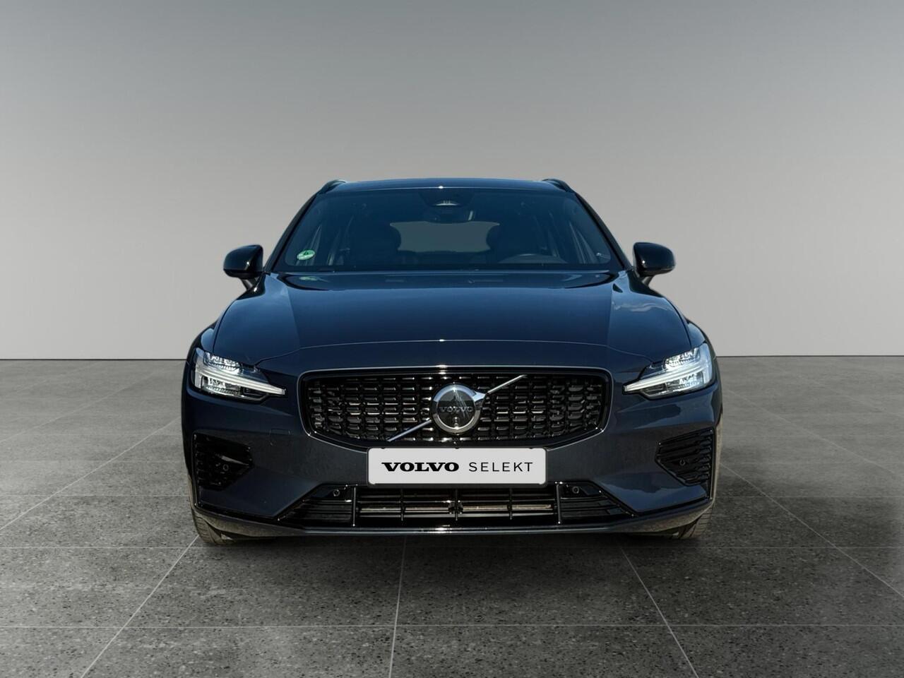 Volvo V60 2.0 T6 Plug-in hybrid AWD Plus Dark | Trekhaak | Panoramadak | Sportstoelen | Harman/Kardon |